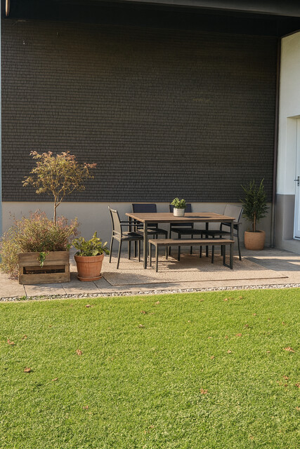 Geräumige Wohnung mit 2 Parkplätzen, Terrasse, Keller und Fahrradabstellraum