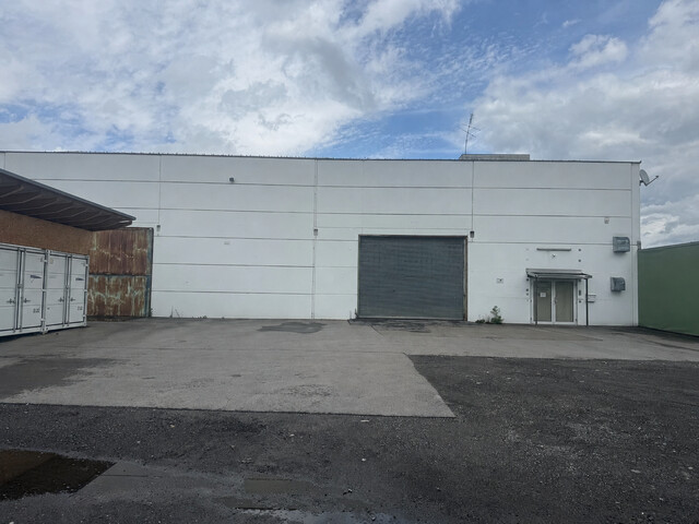 1.500 m2 große Halle in Nofels ab Aug 26 zu vermieten