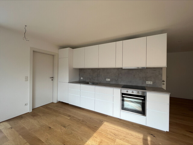 Neuwertige 2-Zi-Wohnung mit Loggia zu vermieten!