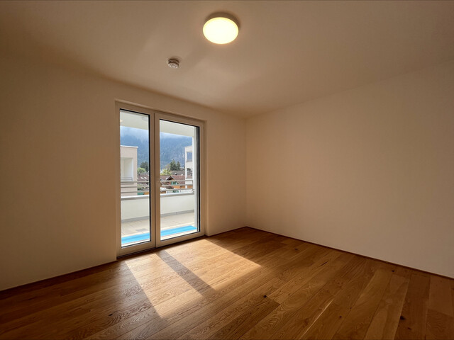 Neuwertige 2-Zi-Wohnung mit Loggia zu vermieten!