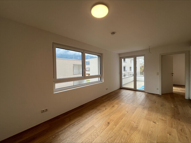 Neuwertige 2-Zi-Wohnung mit Loggia zu vermieten!