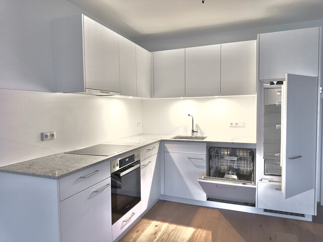 3 Zimmer Gartenwohnung Süd-West orientiert . SEEnahes FREIstehendes DREIgeschoßiges Wohngebäude  Angrenzend an Weingärten. In Sackgasse. T2