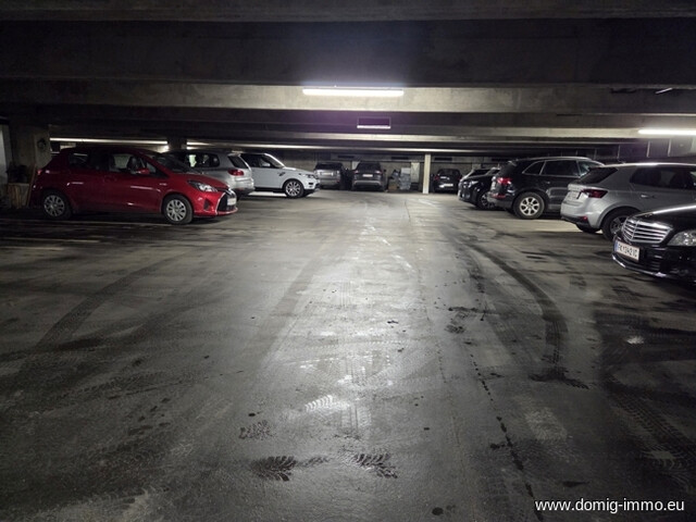 4,5-Zimmer-Wohnung mit großzügigem Balkon sowie Loggia und Tiefgaragenplatz