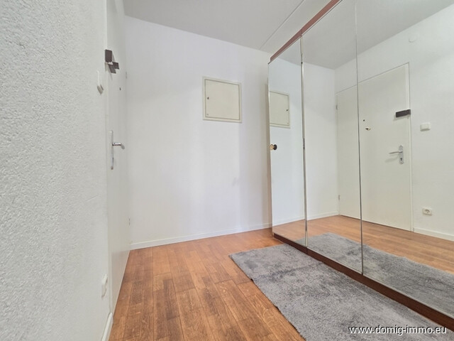 4,5-Zimmer-Wohnung mit großzügigem Balkon sowie Loggia und Tiefgaragenplatz