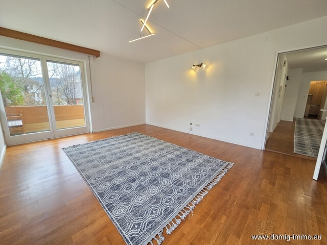 4,5-Zimmer-Wohnung mit großzügigem Balkon sowie Loggia und Tiefgaragenplatz
