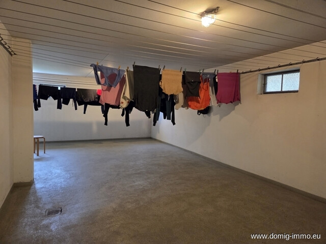 4,5-Zimmer-Wohnung mit großzügigem Balkon sowie Loggia und Tiefgaragenplatz