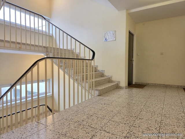 4,5-Zimmer-Wohnung mit großzügigem Balkon sowie Loggia und Tiefgaragenplatz