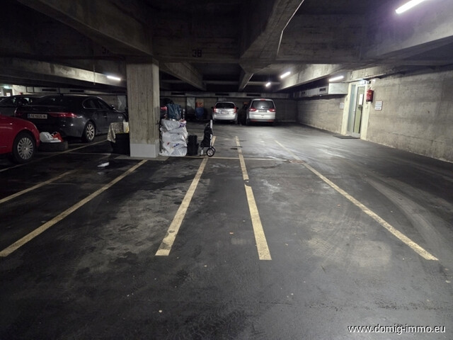 4,5-Zimmer-Wohnung mit großzügigem Balkon sowie Loggia und Tiefgaragenplatz