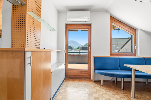 Klimatisierte Dachgeschosswohnung mit schönem Ausblick