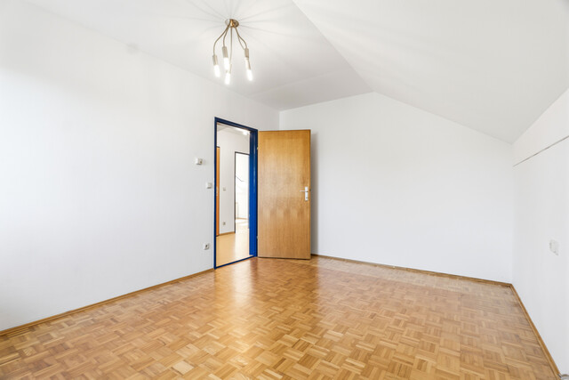 Klimatisierte Dachgeschosswohnung mit schönem Ausblick