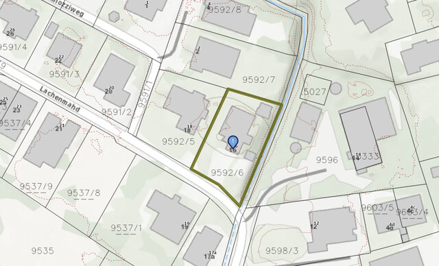 Grundstück mit Altbestand in toller Wohnlage