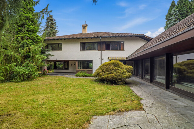 Exklusive Villa mit privatem Wellness- und Indoor-Poolbereich auf parkähnlichem Grundstück in Lustenau