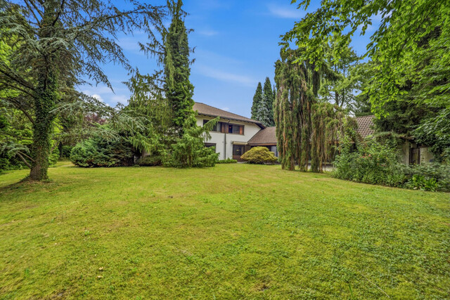 Exklusive Villa mit privatem Wellness- und Indoor-Poolbereich auf parkähnlichem Grundstück in Lustenau
