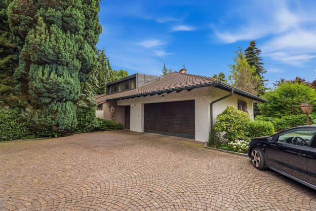 Exklusive Villa mit privatem Wellness- und Indoor-Poolbereich auf parkähnlichem Grundstück in Lustenau