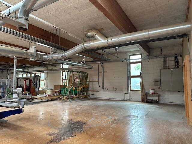 Werkstatt-, und Lagerflächen mit guter Verkehrsanbindung!