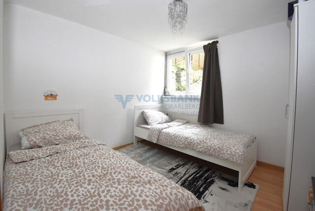 Zweigeschossige Wohnung mit Privatgarten!