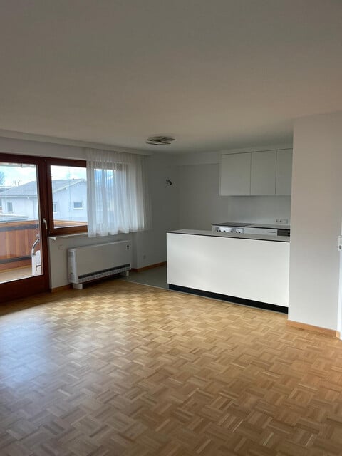 Sanierte Terrassenwohnung mit Parkplatz und Balkon in Top-Lage, Grenznähe CH!