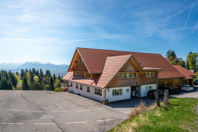 Traditionsreiches Gasthaus in einzigartiger Aussichtslage am Bödele