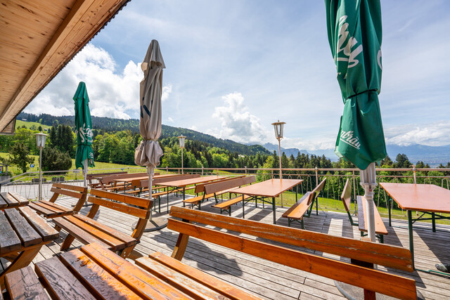 Traditionsreiches Gasthaus in einzigartiger Aussichtslage am Bödele