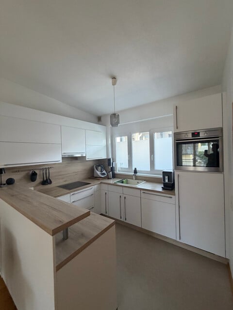 Sehr helle & kuschelige 2 Zimmer Dachgeschosswohnung mit Terrasse, Grenznähe! 