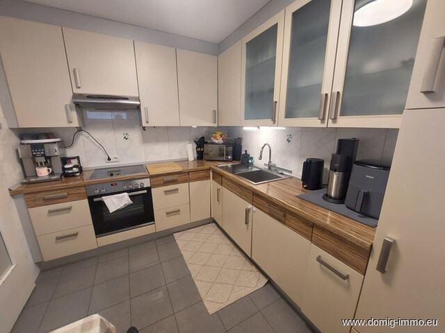 Charmante 3 Zimmer Wohnung mit großem Balkon und Tiefgarage