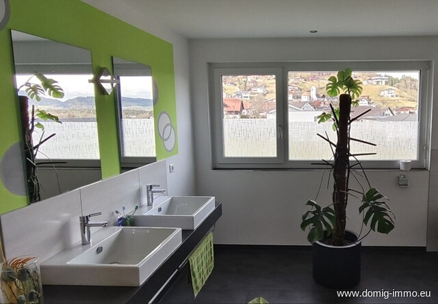 Wohnen auf höchstem Niveau – Neuwertiges Traumhaus mit kleinem Badeteich in Bestlage von Nenzing