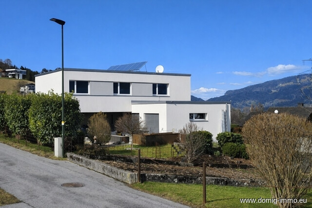 Wohnen auf höchstem Niveau – Neuwertiges Traumhaus mit kleinem Badeteich in Bestlage von Nenzing