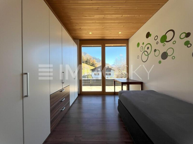 Exklusive Penthouse-Wohnung mit integriertem Geschäftshaus in Röns.