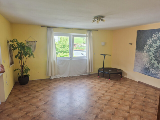 Großzügiges Familienhaus in ruhiger Lage mit Bergblick