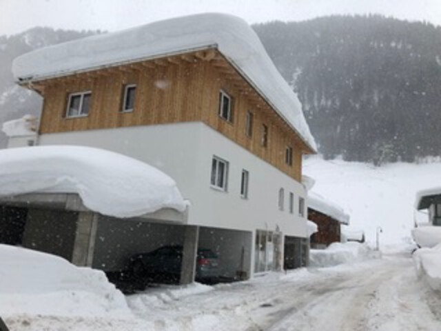 Langzeit Mieter:in im Herzen von Klösterle am Arlberg gesucht - Moderne 3,5 Zimmer Erdgeschoss Wohnung 