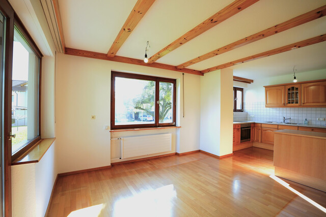 Gepflegtes Einfamilienhaus mit großem Garten, Terrasse und Garage