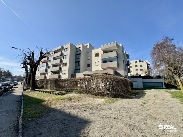 Charmante 3-Zimmer-Dachgeschosswohnung mit großem Wintergarten, Terrasse und Balkon