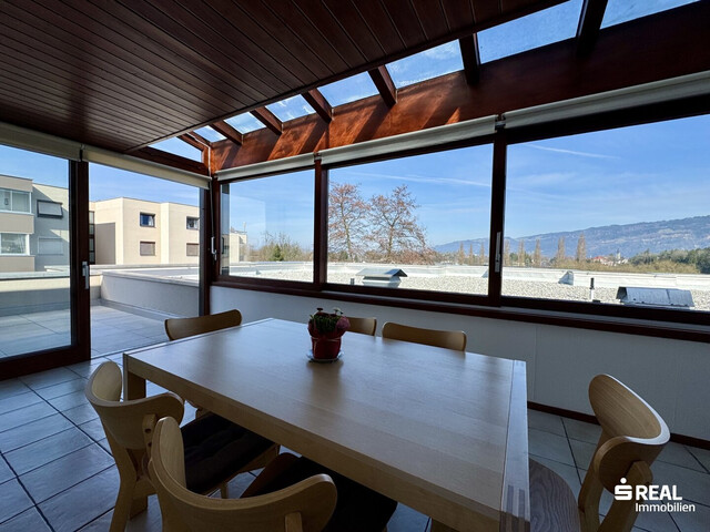 Charmante 3-Zimmer-Dachgeschosswohnung mit großem Wintergarten, Terrasse und Balkon