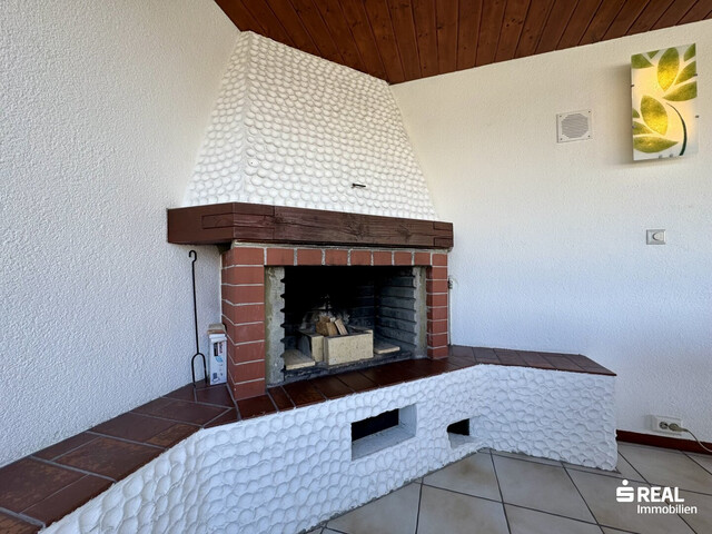 Charmante 3-Zimmer-Dachgeschosswohnung mit großem Wintergarten, Terrasse und Balkon