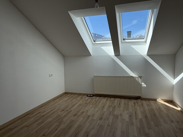 Sonnige 3-Zimmer-Dachgeschosswohnung mit Schwedenofen in ruhiger Lage