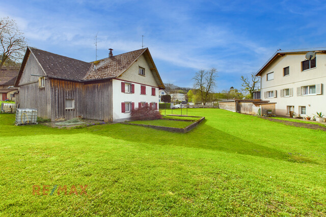 Grundstück mit Altbestand in harmonischer Gegend