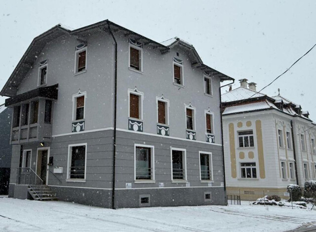 Schöne, helle & neu renovierte 3,5 Zimmer Wohnung