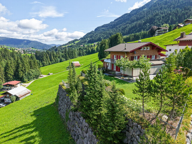 Ein Stück heile Welt...Alpenchalet in eindrucksvoller Lage in Mittelberg!