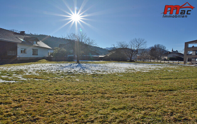 Großes und sonnig gelegenes Baugrundstück in schöner Lage