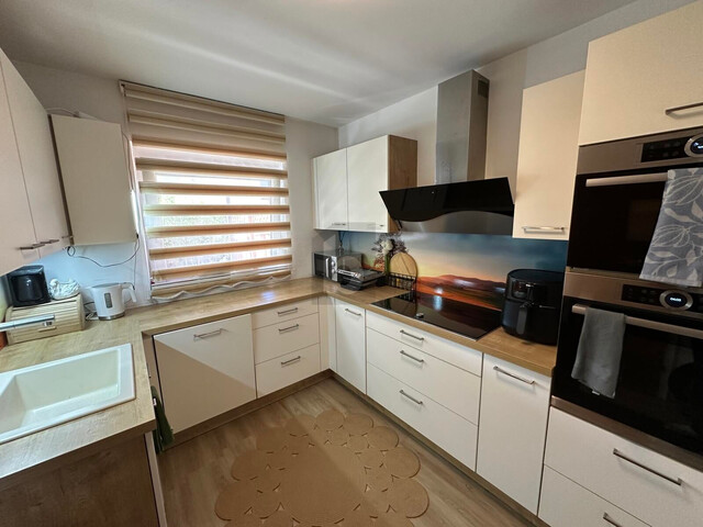 RUHE, LICHT & AUSSICHT ? STILVOLLE WOHNUNG MIT GARTEN UND BALKON