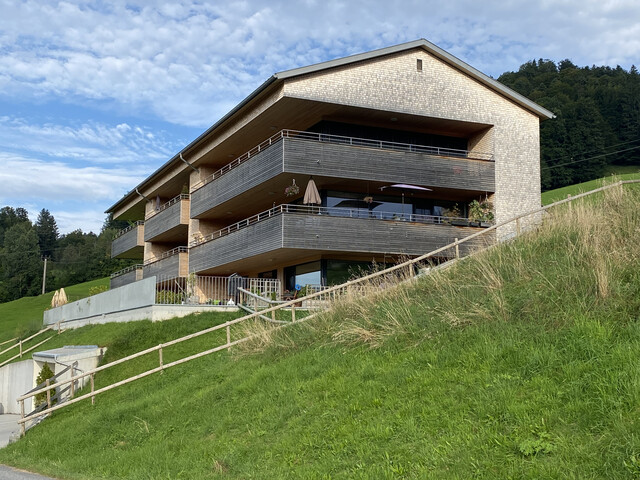 2-Zimmer-Terrassenwohnung mit Panoramaaussicht in Egg-Großdorf