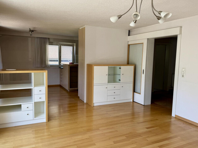 Großzügige 4 Zimmer Wohnung