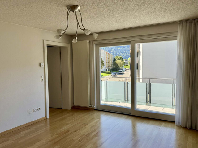 Großzügige 4 Zimmer Wohnung