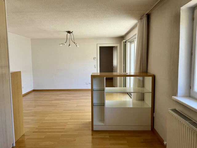 Großzügige 4 Zimmer Wohnung