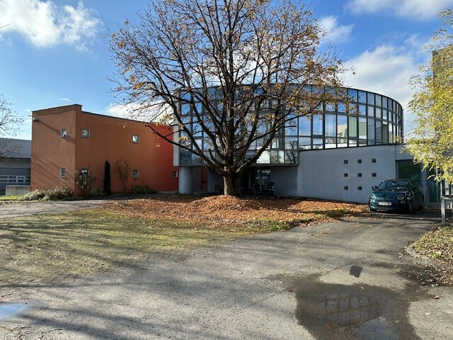 Werkstatt-, und Lagerflächen mit guter Verkehrsanbindung!