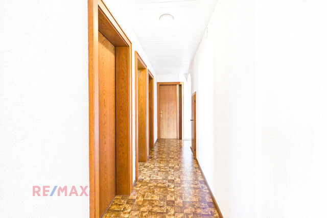 Wohnqualität und Raumvielfalt – gepflegtes Zweifamilienhaus mit Gartenidylle