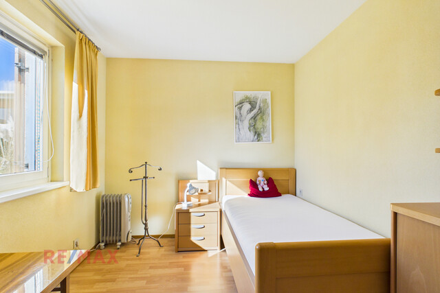 Wohnqualität und Raumvielfalt – gepflegtes Zweifamilienhaus mit Gartenidylle