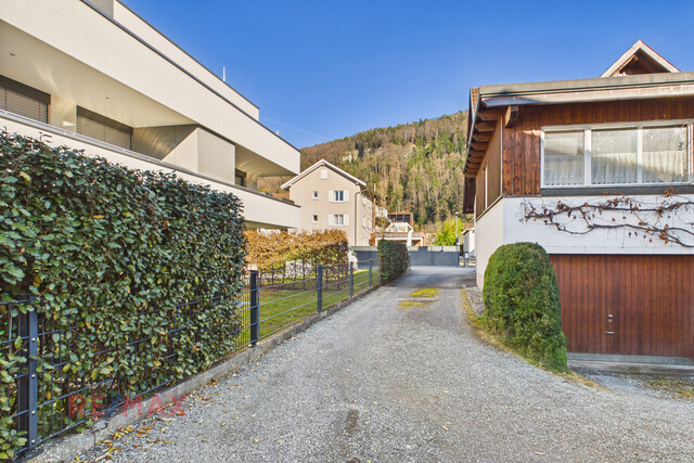 Wohnqualität und Raumvielfalt – gepflegtes Zweifamilienhaus mit Gartenidylle