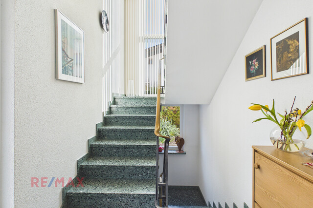 Wohnqualität und Raumvielfalt – gepflegtes Zweifamilienhaus mit Gartenidylle