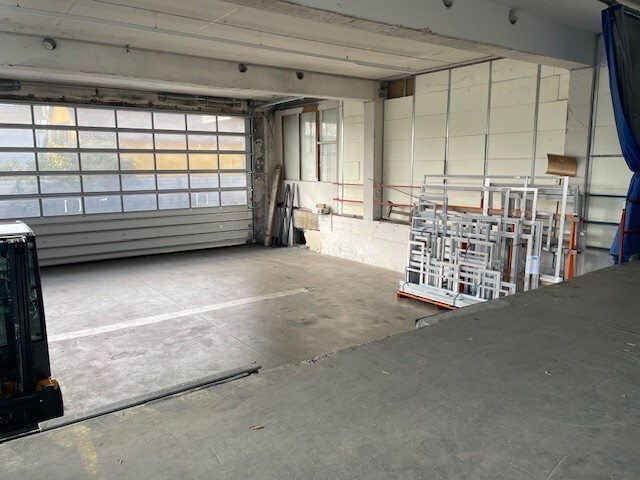 Ideale Produktionshalle mit Lager-, Büro- und Sozialräume